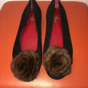 Grigiarancio Black Suede Flats with Fur Flower - 8M