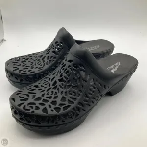 Shoes Flats By Dansko In Black, Size: 8