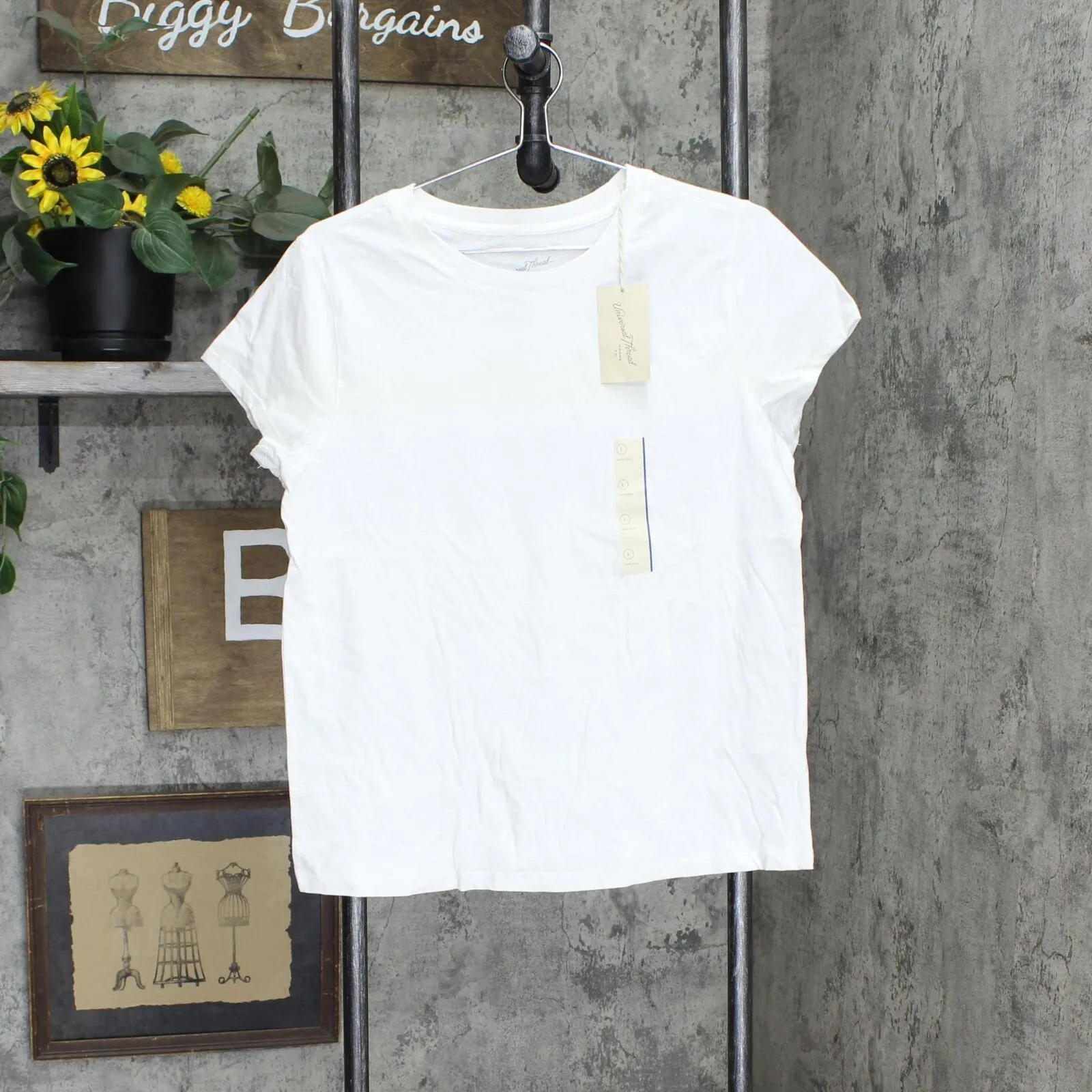 Universal Thread Women's Short Sleeve T-Shirt 78315247
