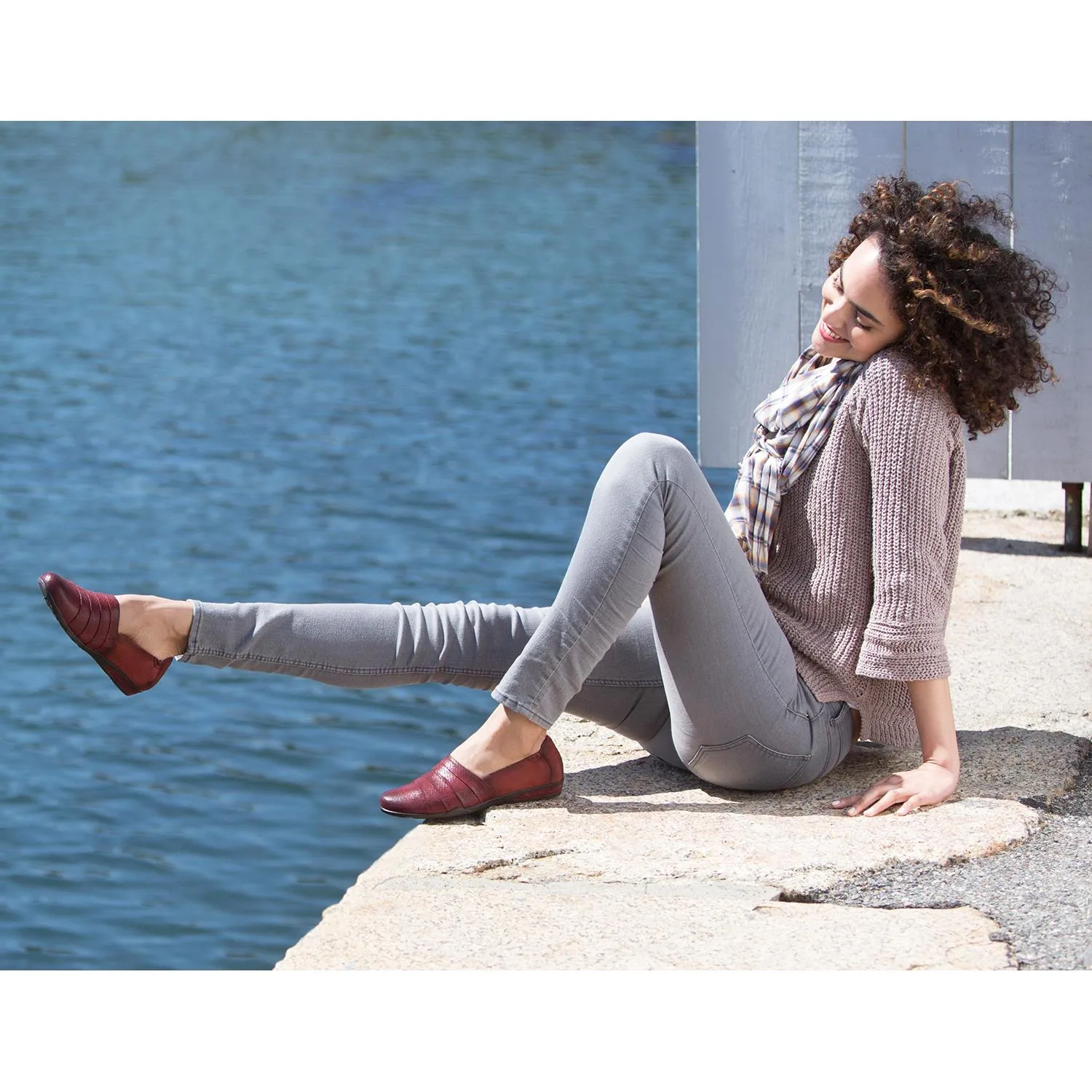 Women's Earth Marsala Black Suede